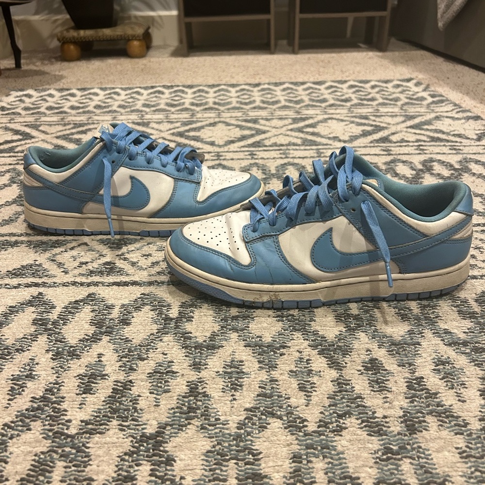 University blue dunks !

Very clean 

No box
